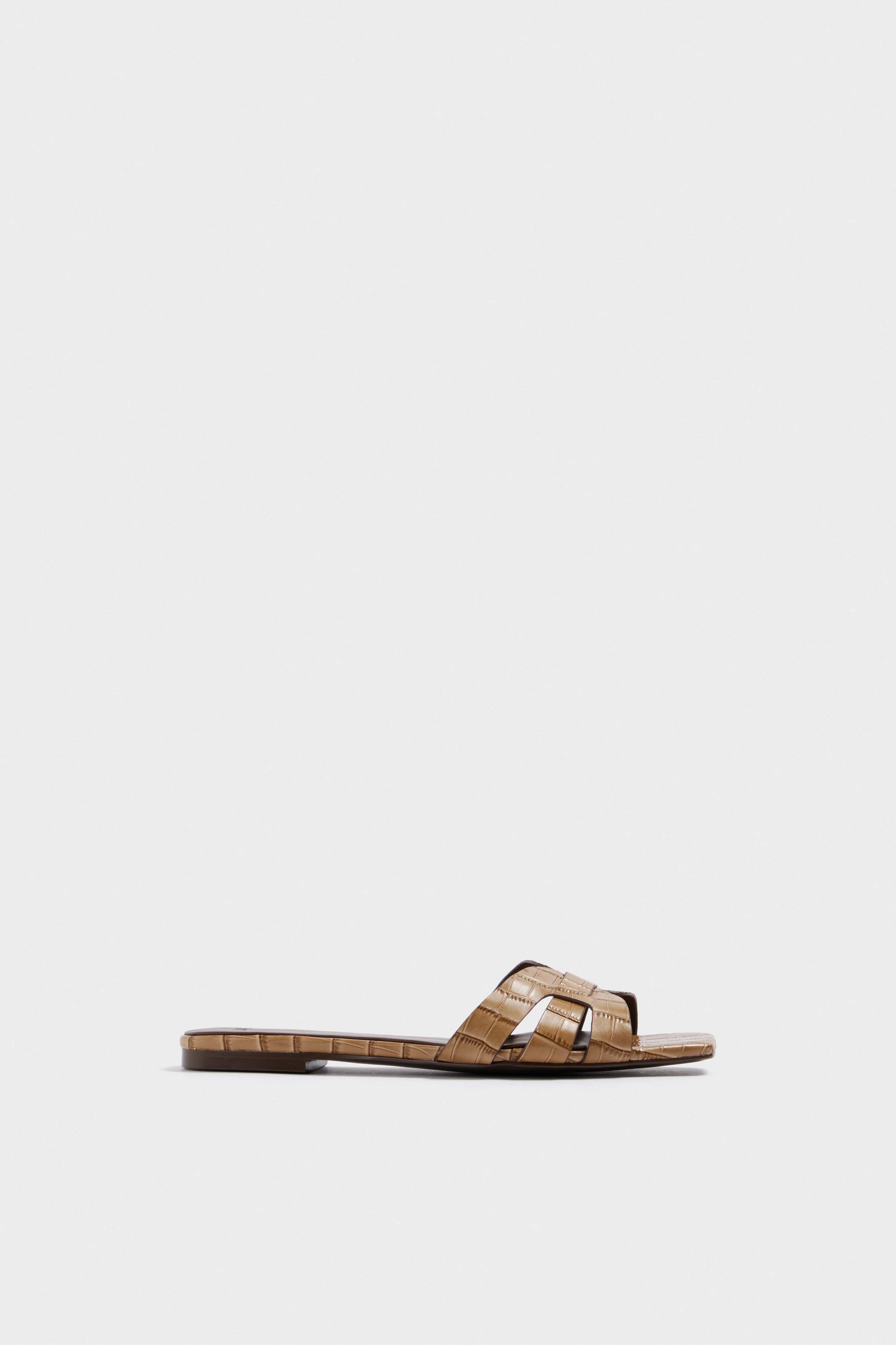 СROCODILE-PATTERNED LEATHER SANDALS
