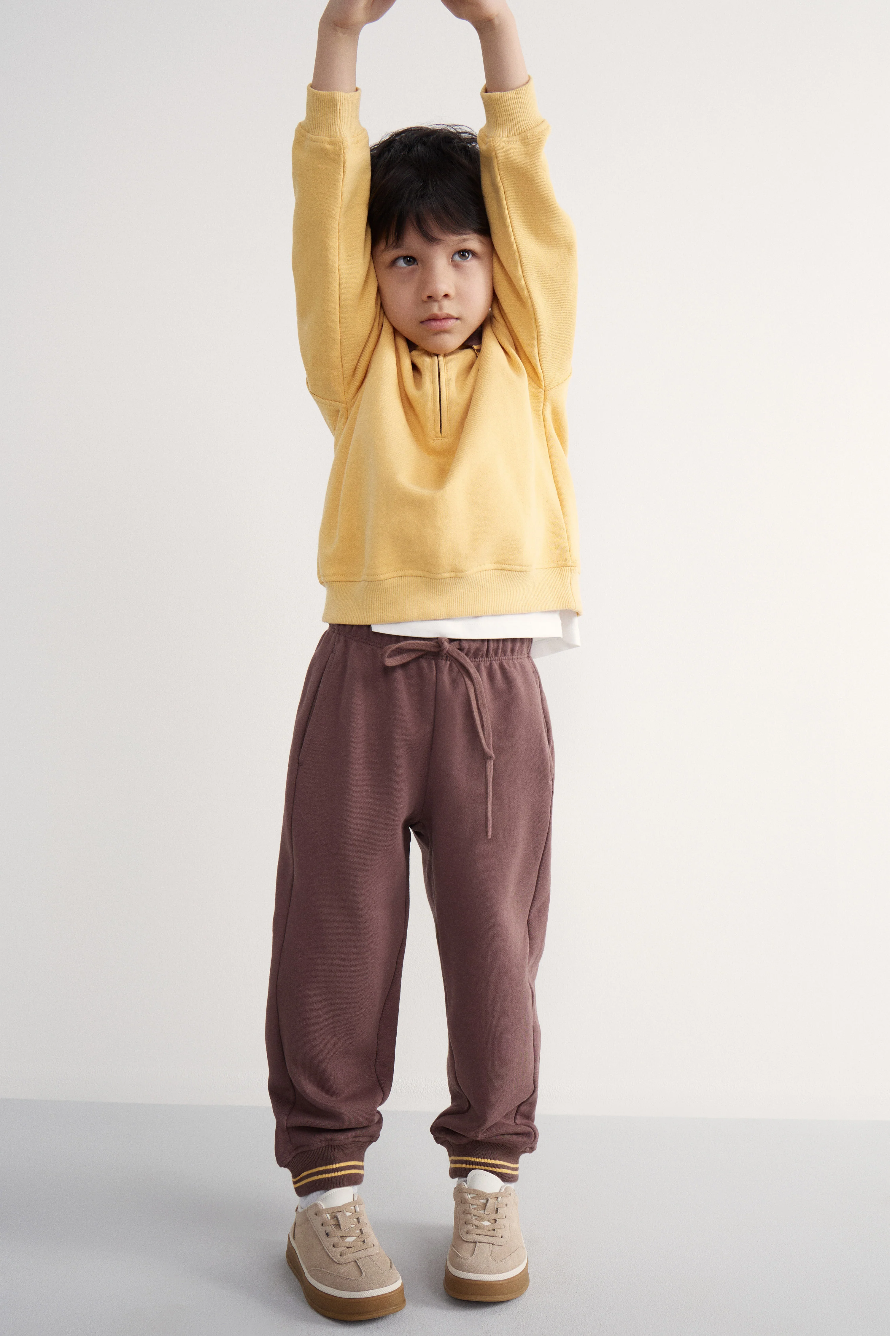 SWEATPANT JOGGERS WITH CONTRASTING CUFFS - Image 3