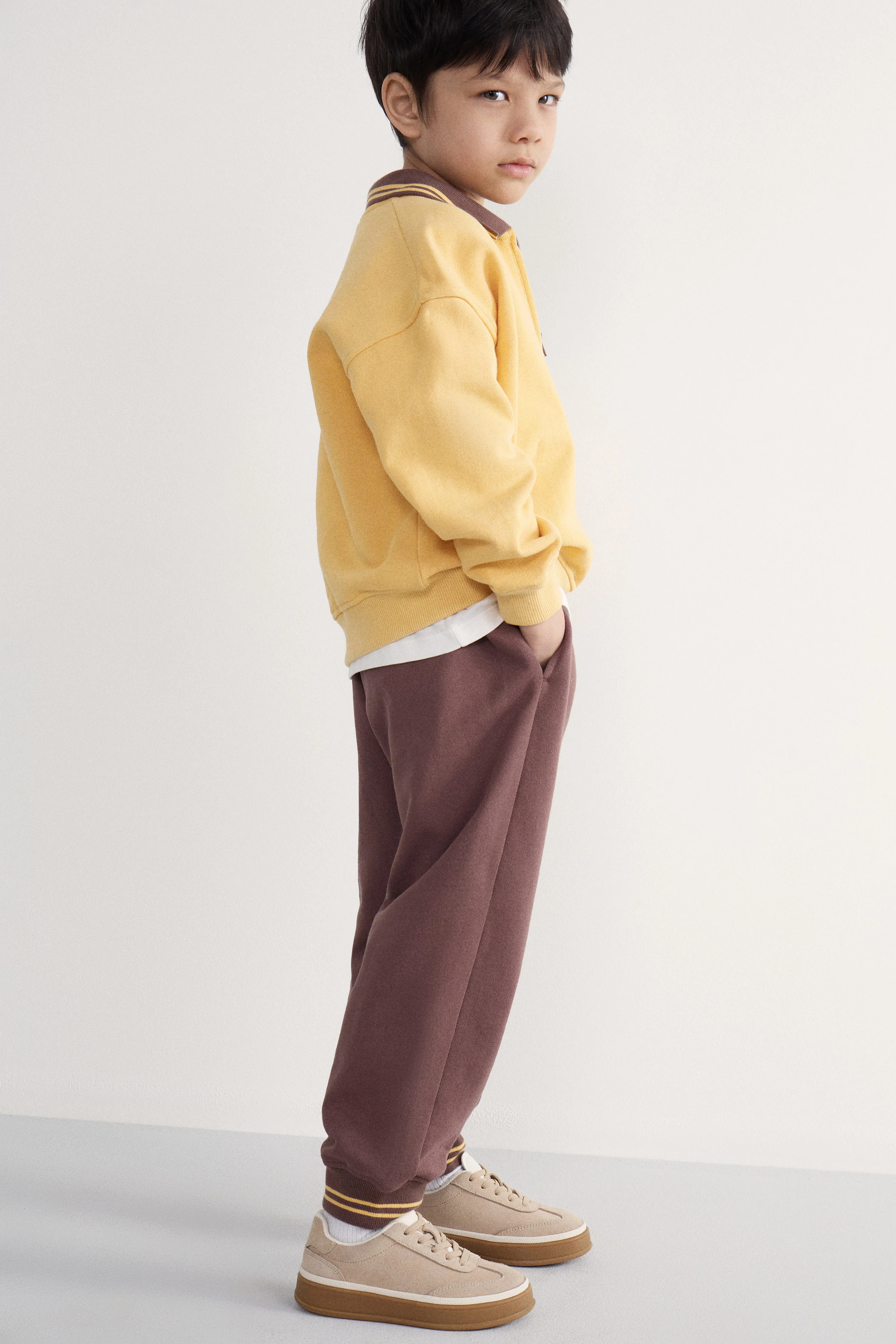 SWEATPANT JOGGERS WITH CONTRASTING CUFFS - Image 4