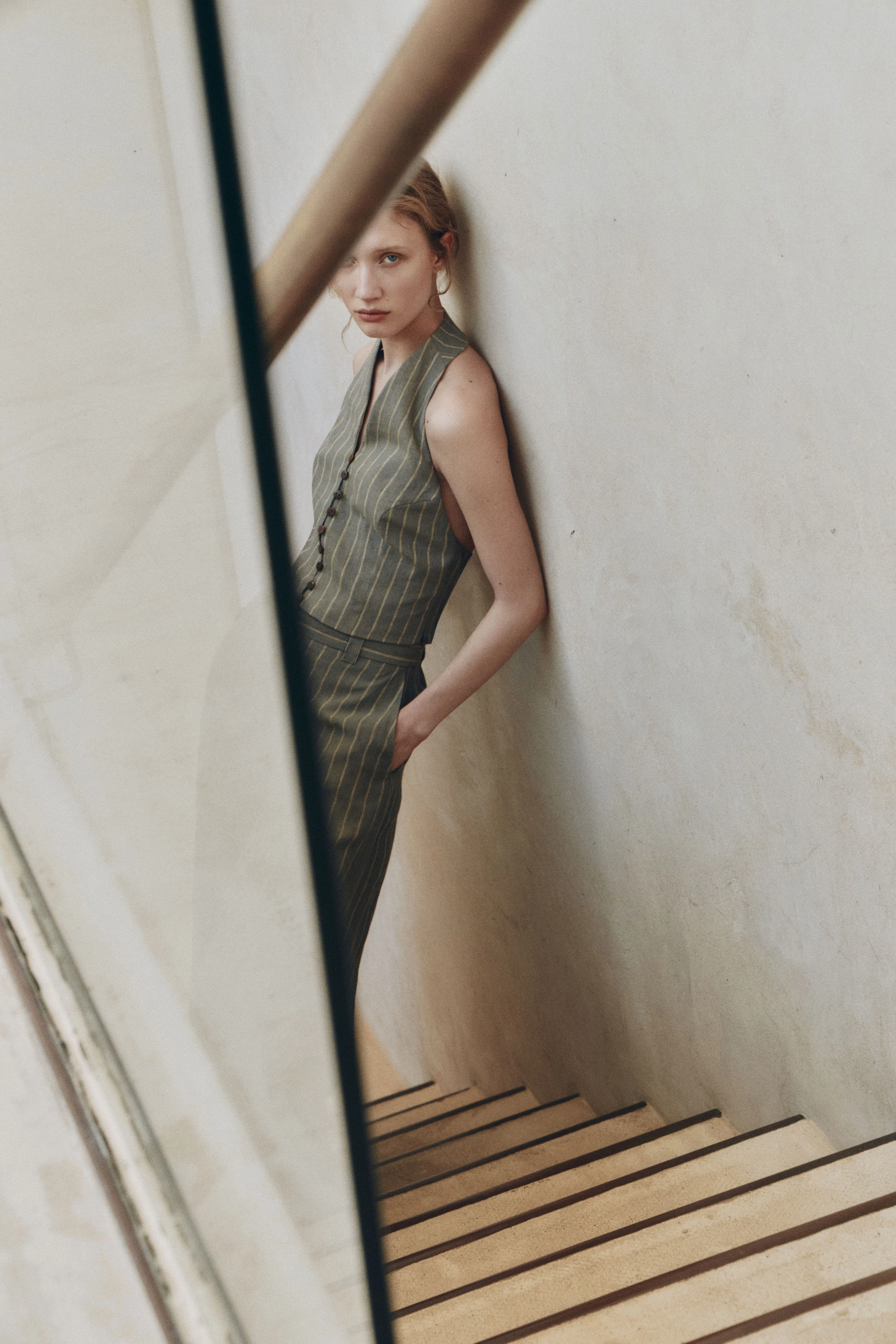 LINEN HALTERNECK WAISTCOAT - Image 2