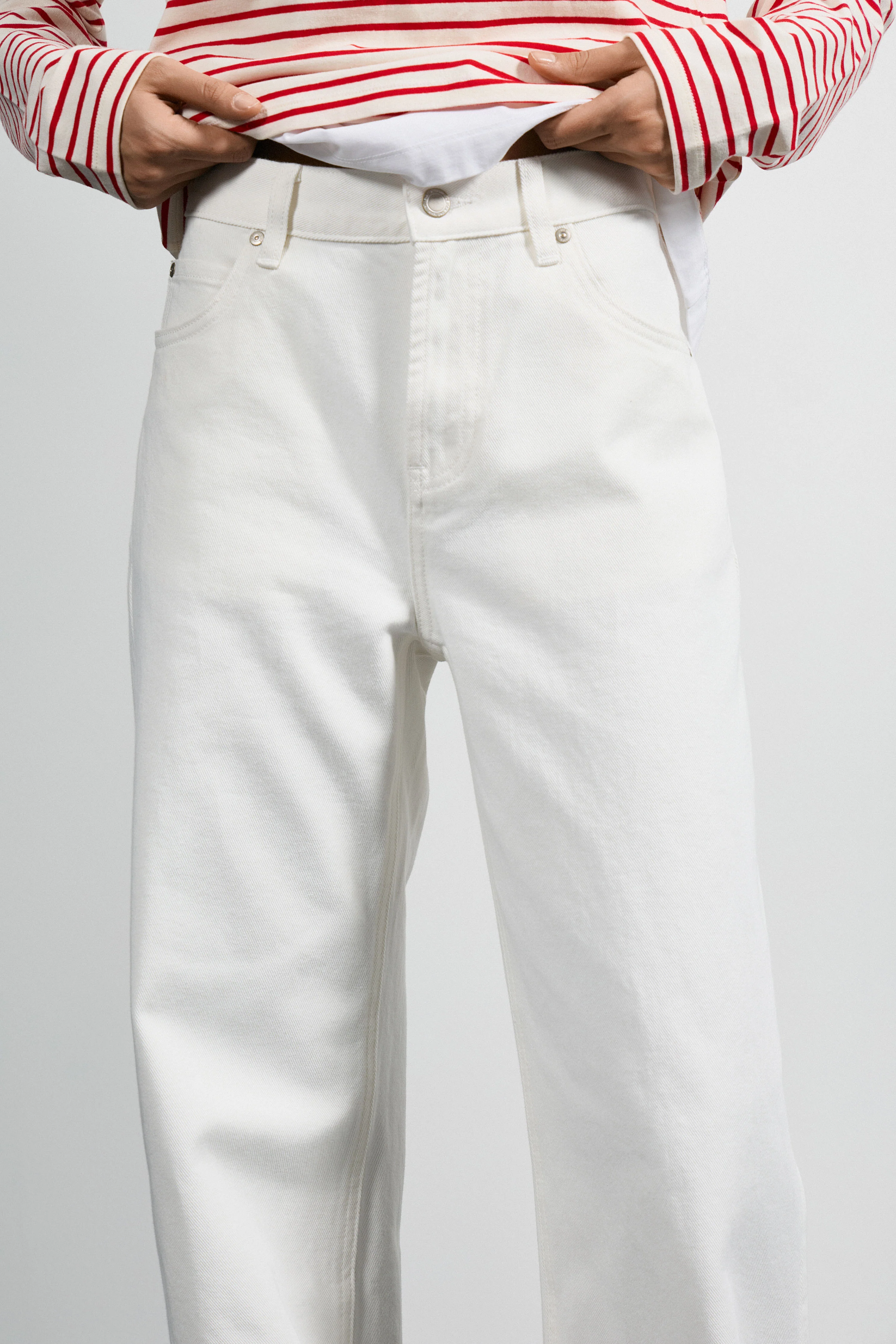 MID-WAIST RELAXED FIT JEANS - Image 5